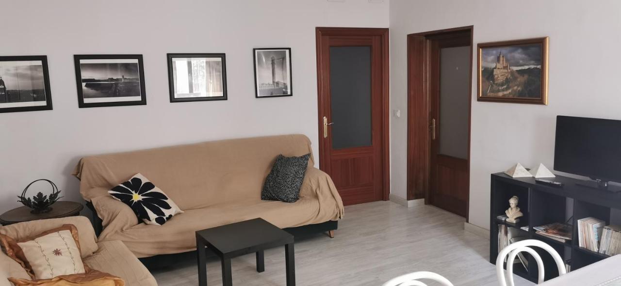 Villa "Luna De Segovia" Leganés Eksteriør billede