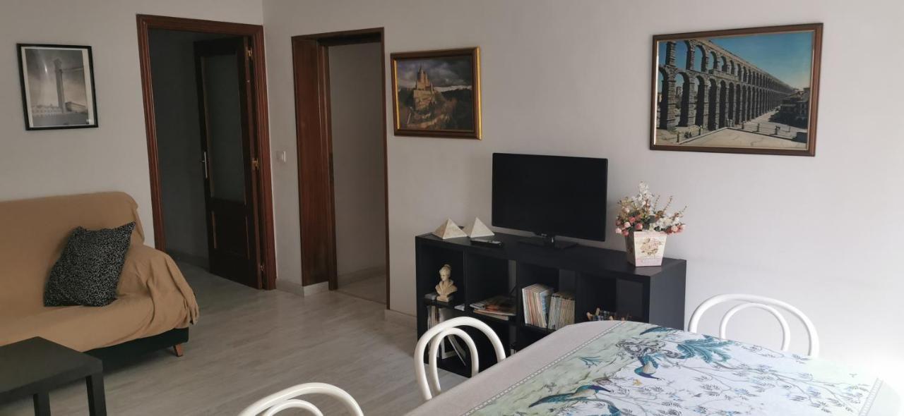 Villa "Luna De Segovia" Leganés Eksteriør billede